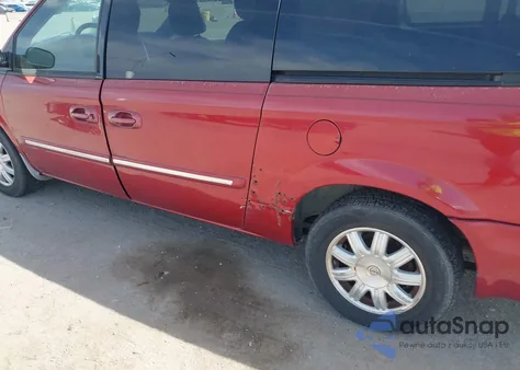 2005 Chrysler Town & Country Touring из США, поврежденный, VIN 2C4GP54L75R296501